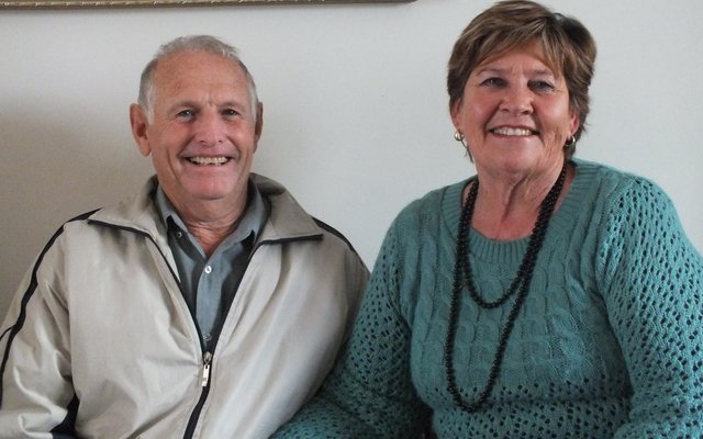 Hennie en Aletta Lochner in hul huis te De Kelders